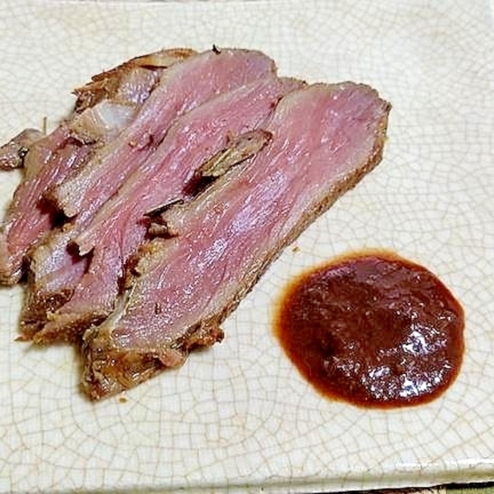 酒肴　柔らかラム肉のハム２（あっさりモモ肉）